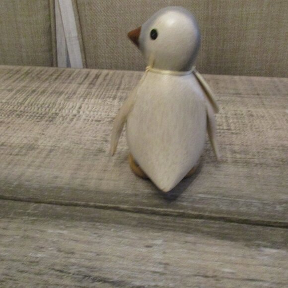 DCUK Duck Baby Emperor Penguin with flapping Wings - Picture 4 of 4